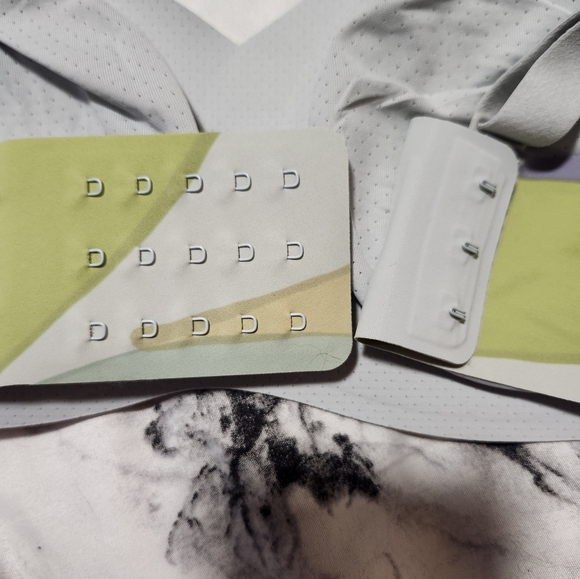 Knix V-neck padded bra - Picture 3 of 7